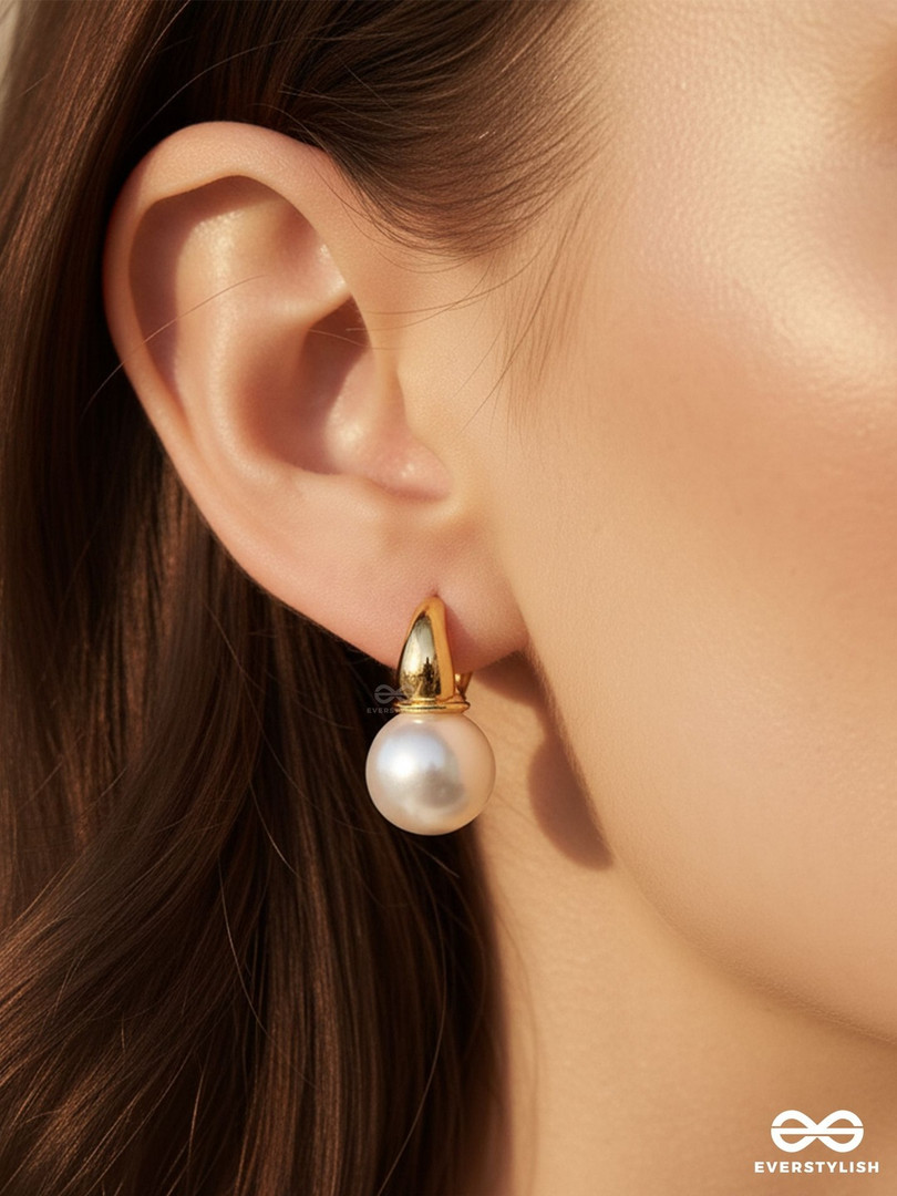EVERSTYLISH Bubble Drop Glossy Pearl In Golden Grip Earrings