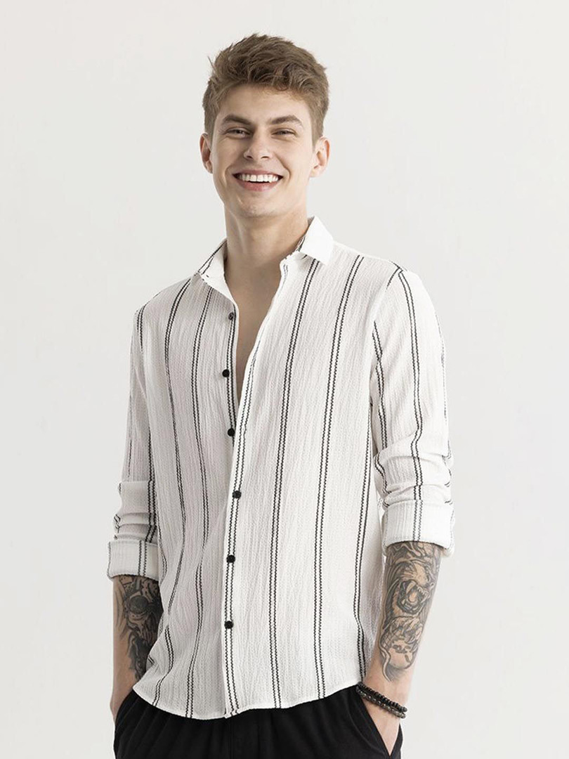 TIGER SNAKE Men Comfort Fit Vertical Striped Spread Collar Casual Shirt