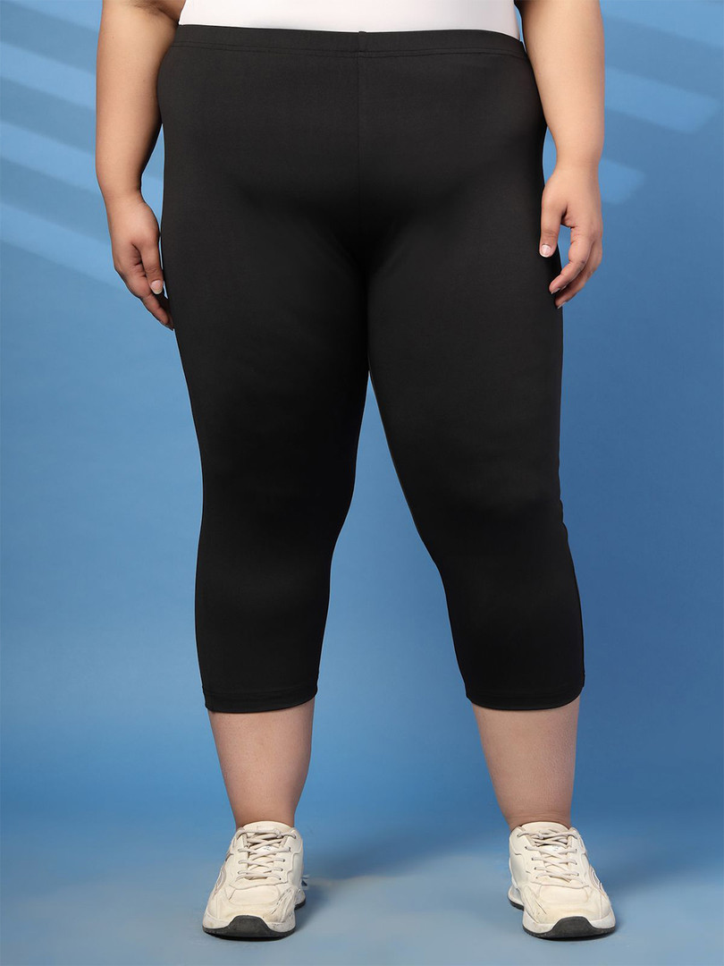 plusS Women Plus Size Regular Fit Mid-Rise Capris