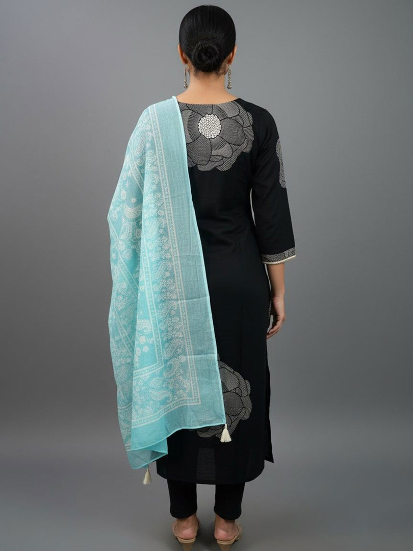 Sangria Women Paisley Printed Cotton Dupatta With Tasseled Border