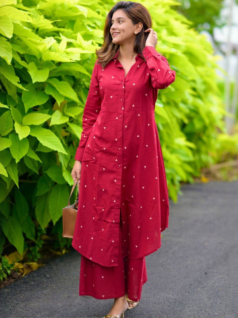 YAGNIK FASHION Geometric Printed Shirt Collar Kurta With Trousers