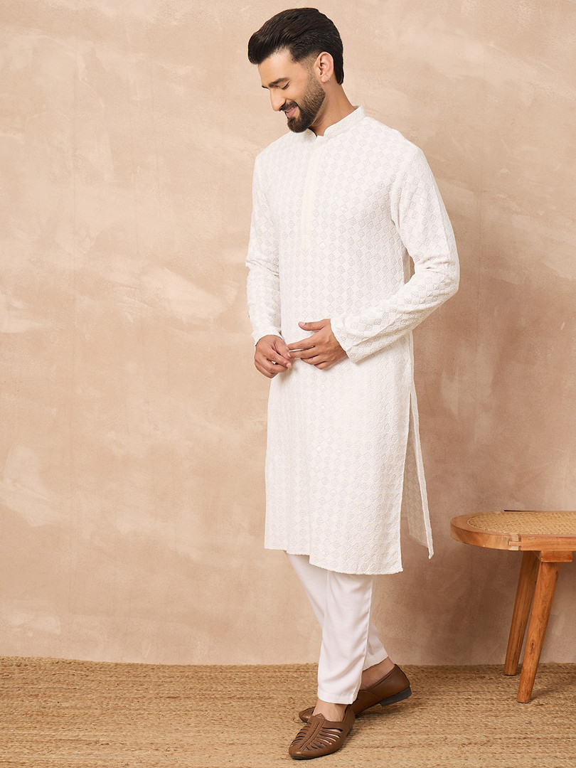 House of Pataudi Men Embroidered Straight Kurta