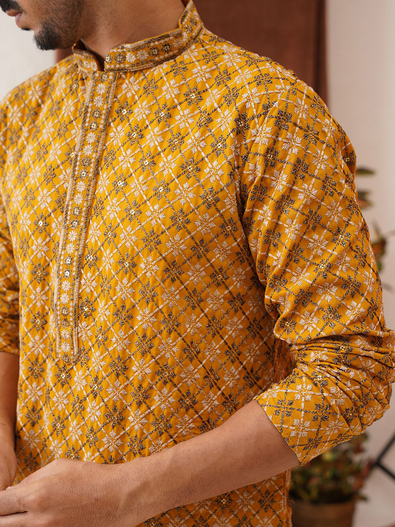 Jompers Men Geometric Embroidered Sequinned Kurta